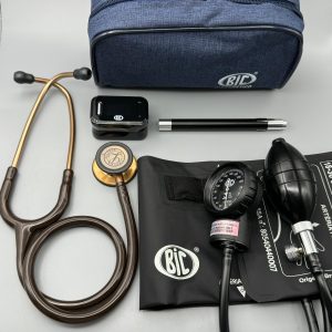 Estetoscópio Littmann Classic III 5809 Chocolate + Esfigmomanômetro BIC Preto Fecho de Contato + Oxímetro BIC +Lanterna
